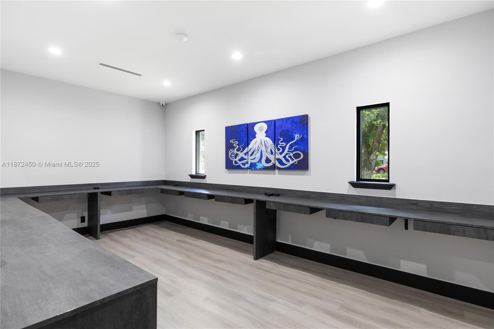 See details / sq. ft. $ 2025-09-04 0 Photo