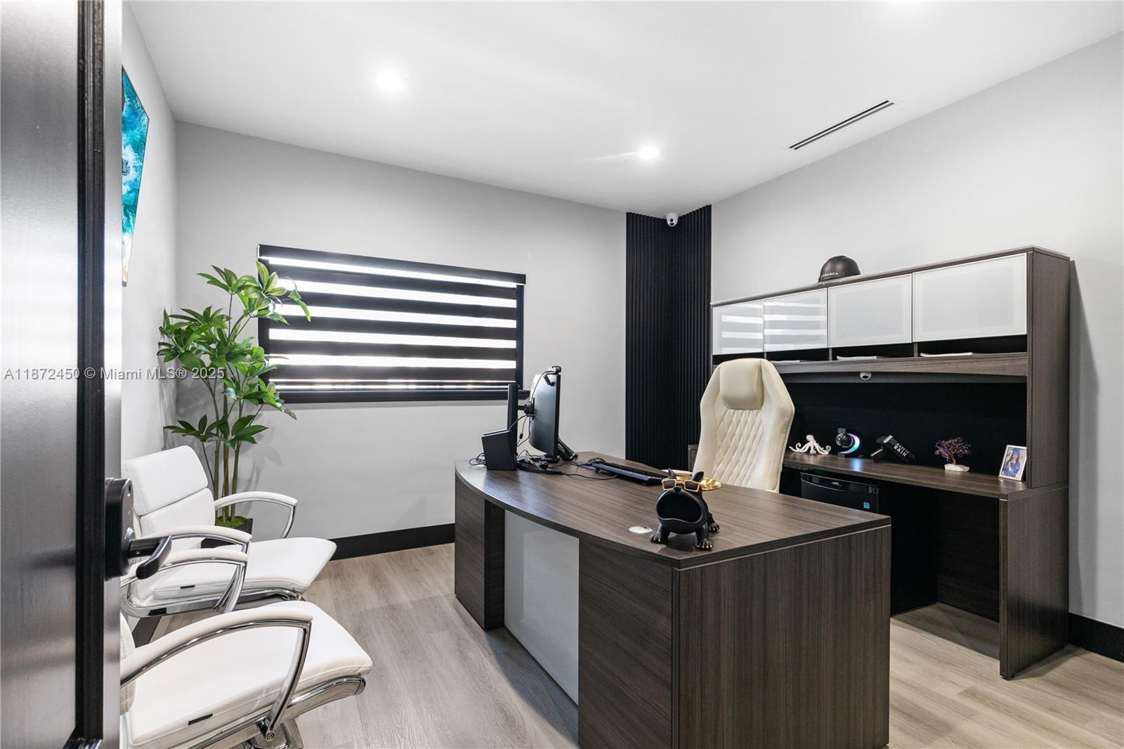 See details / sq. ft. $ 2025-09-04 0 Photo