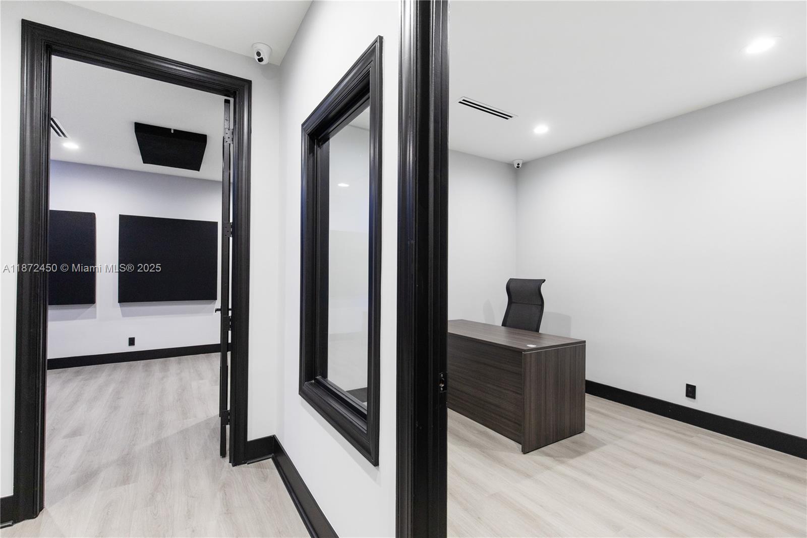 See details / sq. ft. $ 2025-09-04 0 Photo