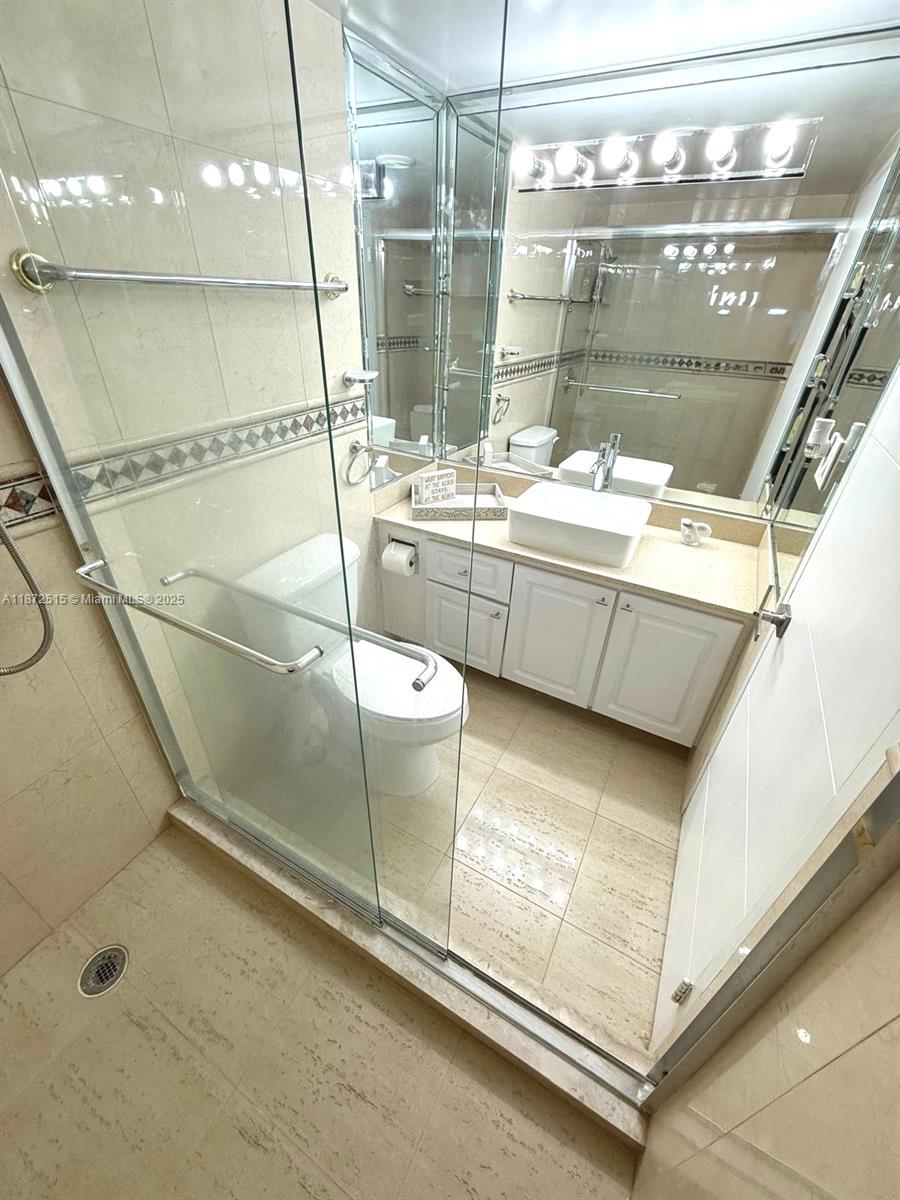 Photo of 3725 Ocean Dr  #605, Hollywood, Florida, 33019 - 
