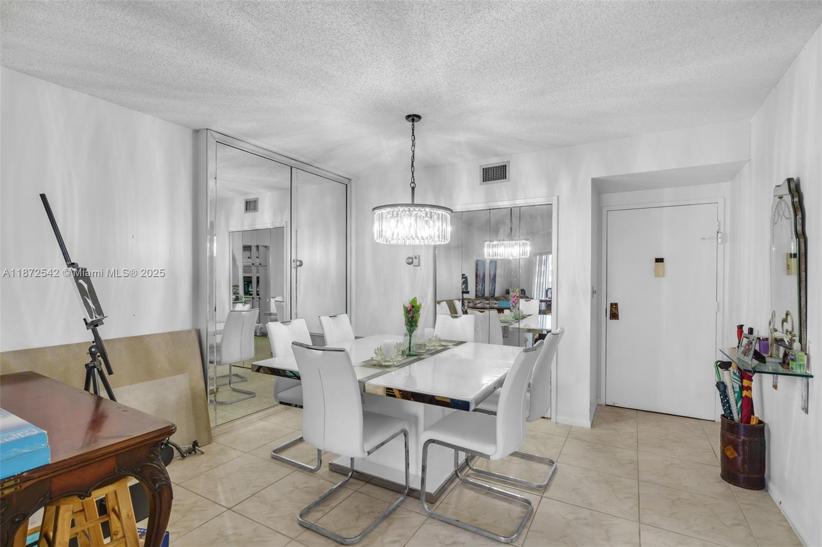314 2 / 2 1132 sq. ft. $ 2025-09-19 0 Photo