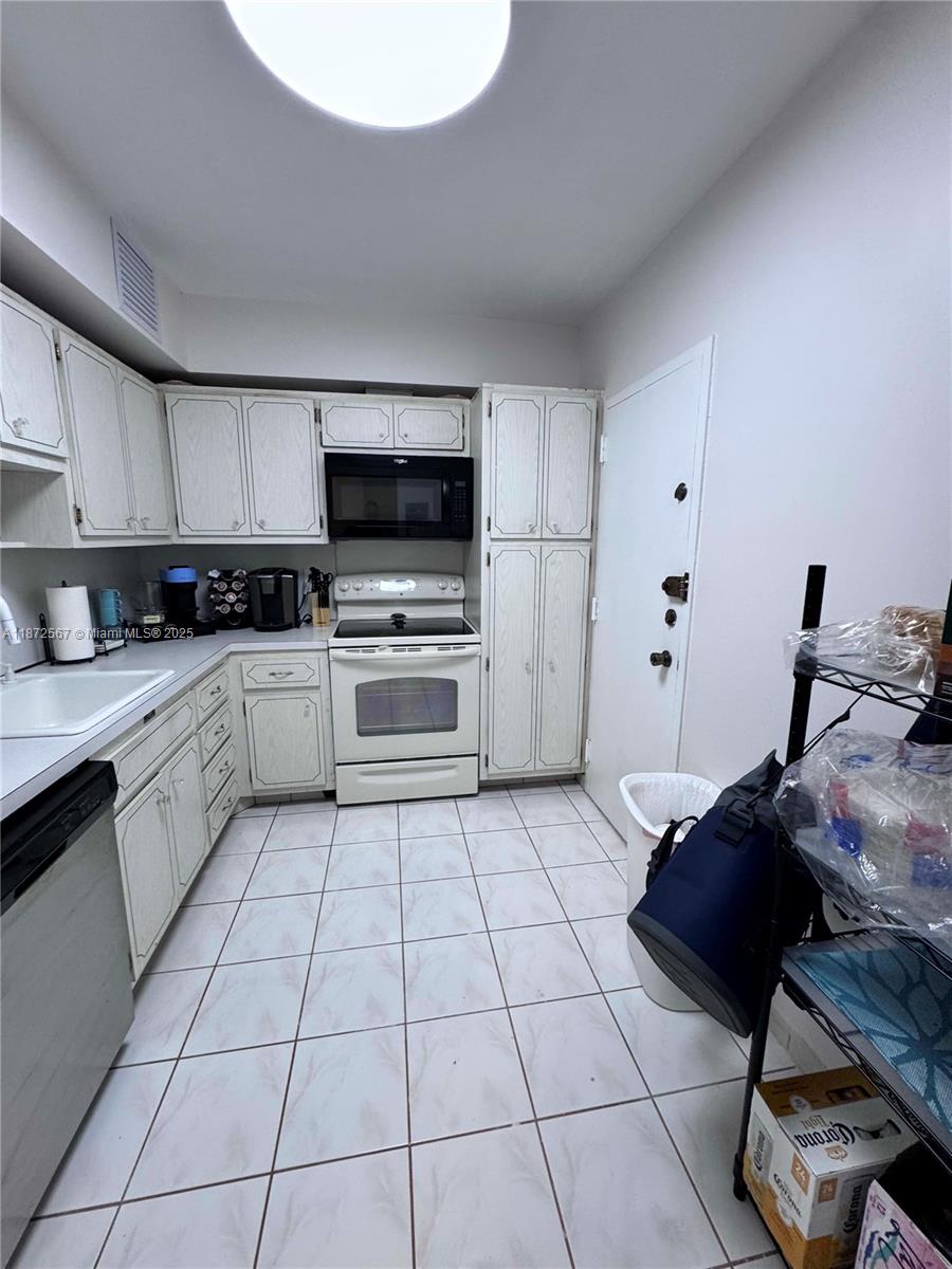 11D 1 / 2 870 sq. ft. $ 2025-09-04 0 Photo