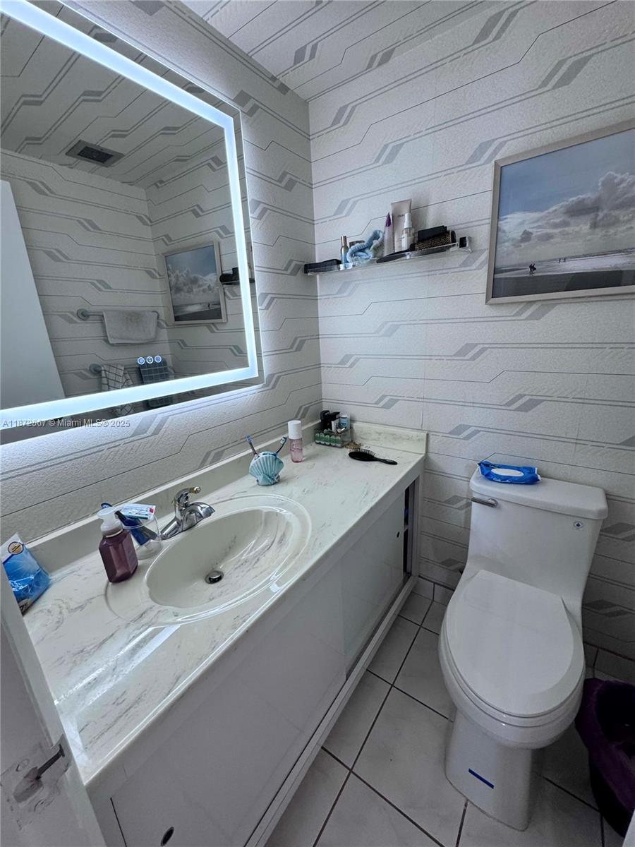 11D 1 / 2 870 sq. ft. $ 2025-09-04 0 Photo