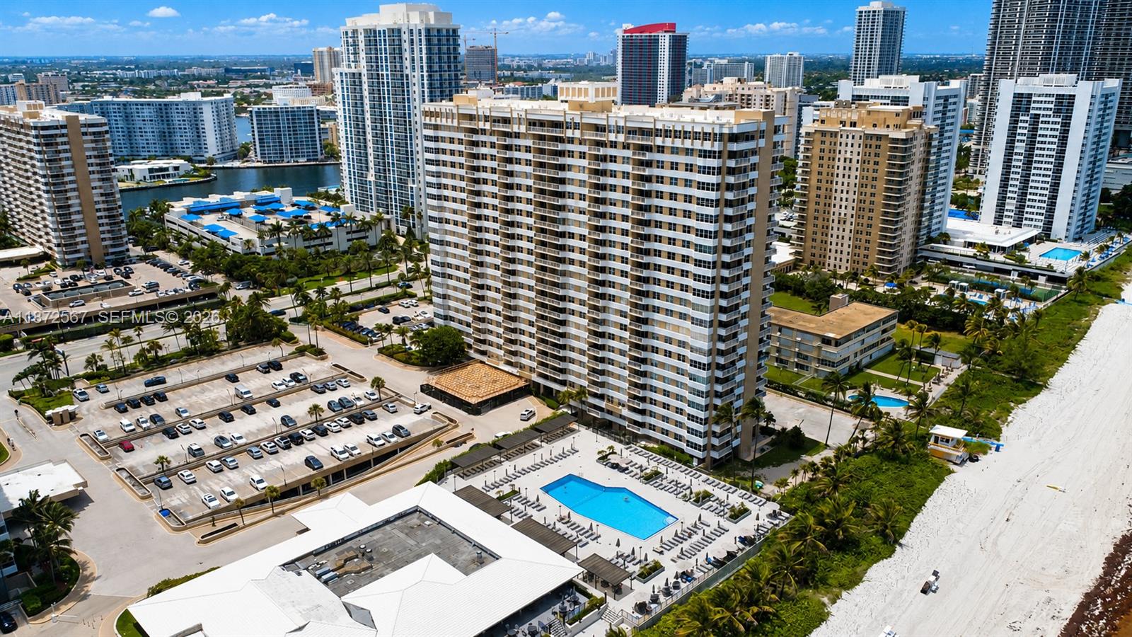 Ver detalles 11D 1 / 2 870 sq. ft. $ 2026-06-26 0 foto
