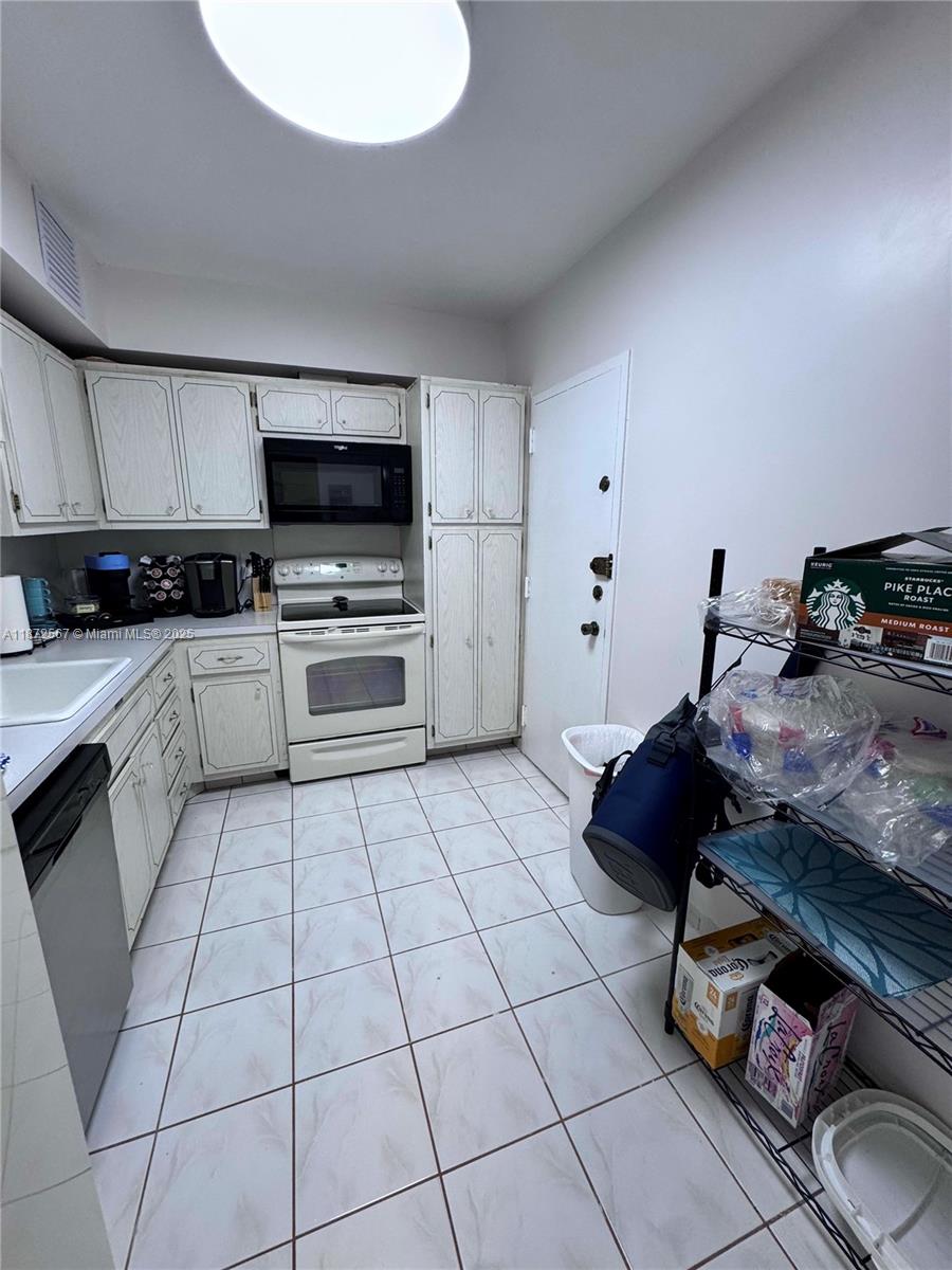 11D 1 / 2 870 sq. ft. $ 2025-09-04 0 Photo