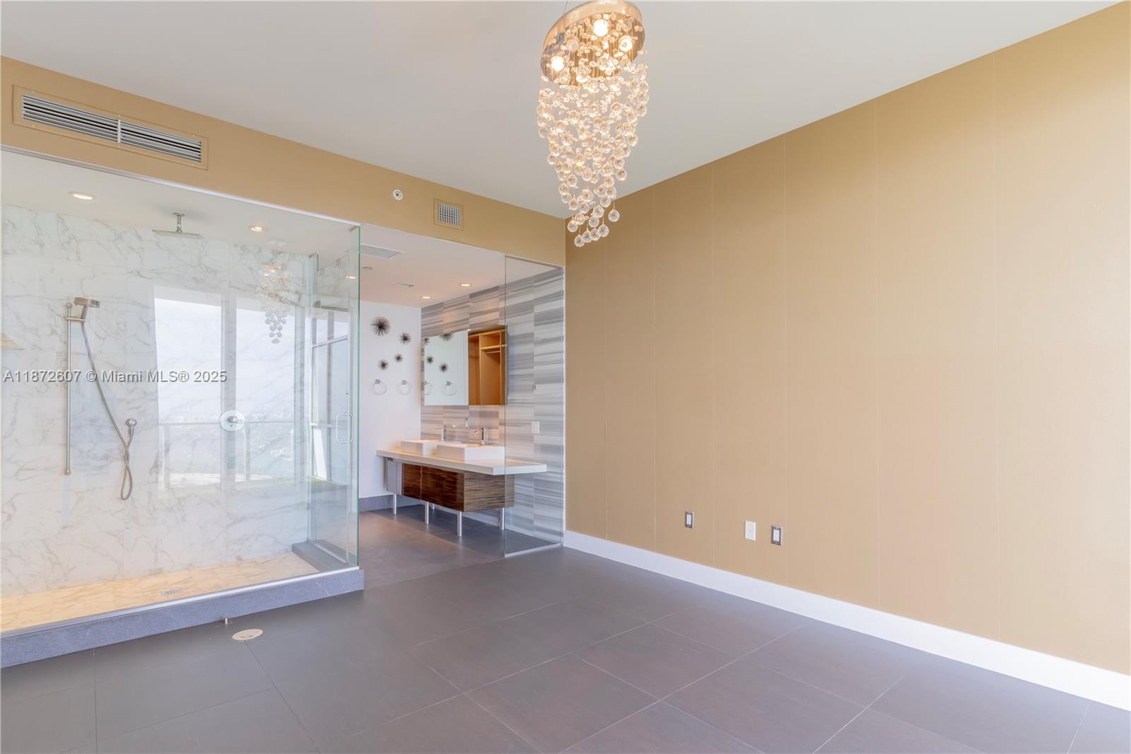 Ver detalles 4502 2 / 3 1557 sq. ft. $ 2025-09-04 0 foto