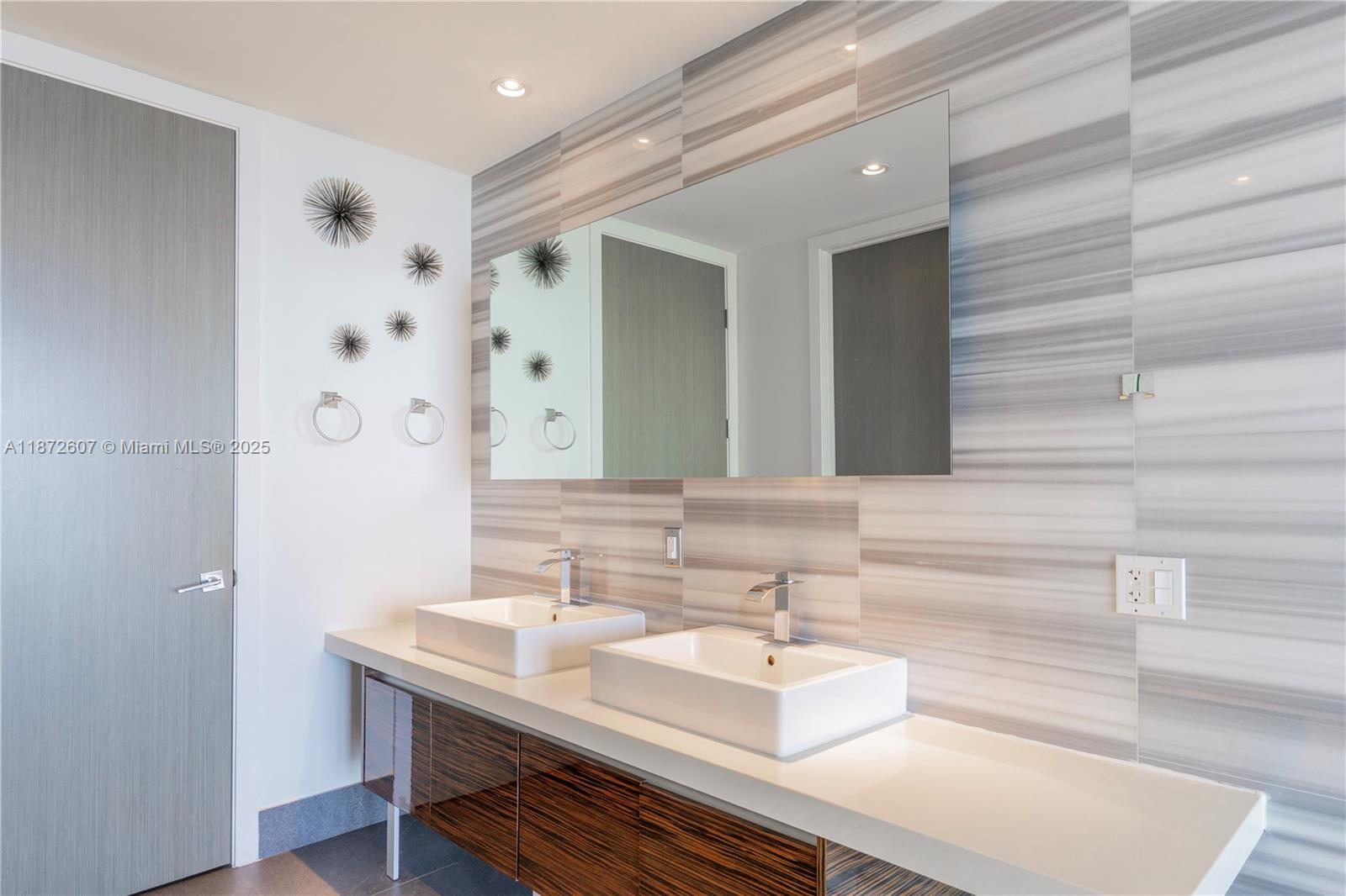 Ver detalles 4502 2 / 3 1557 sq. ft. $ 2025-09-04 0 foto