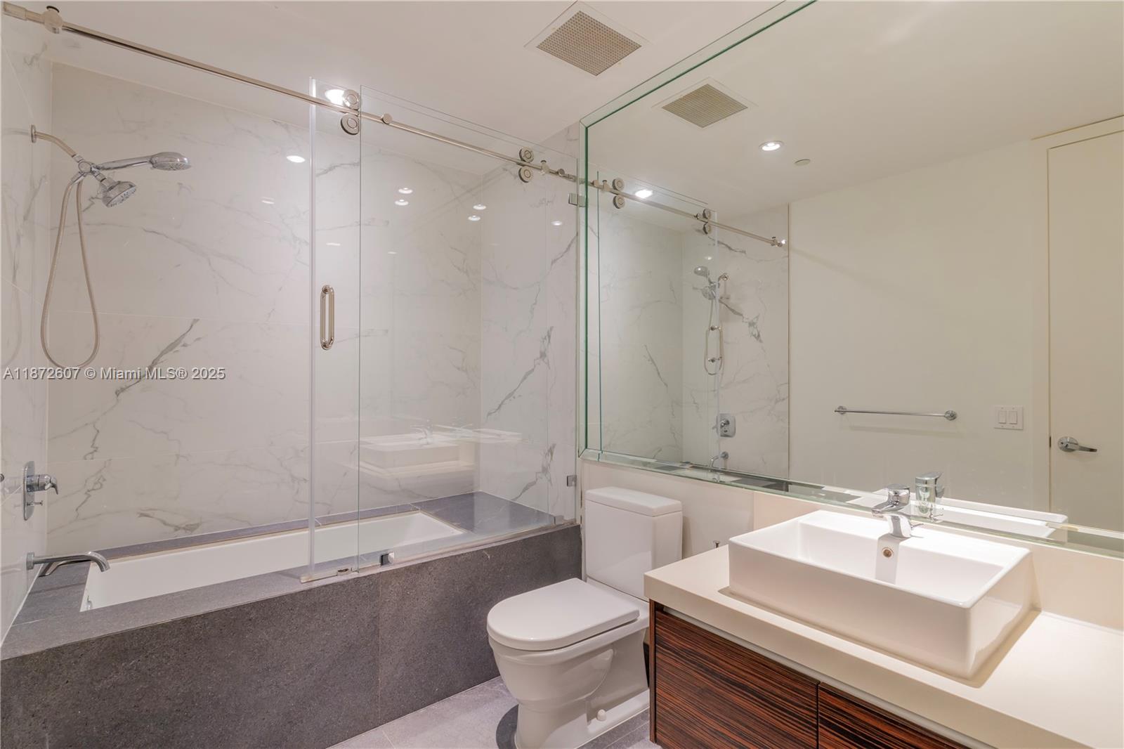 Ver detalles 4502 2 / 3 1557 sq. ft. $ 2025-09-04 0 foto