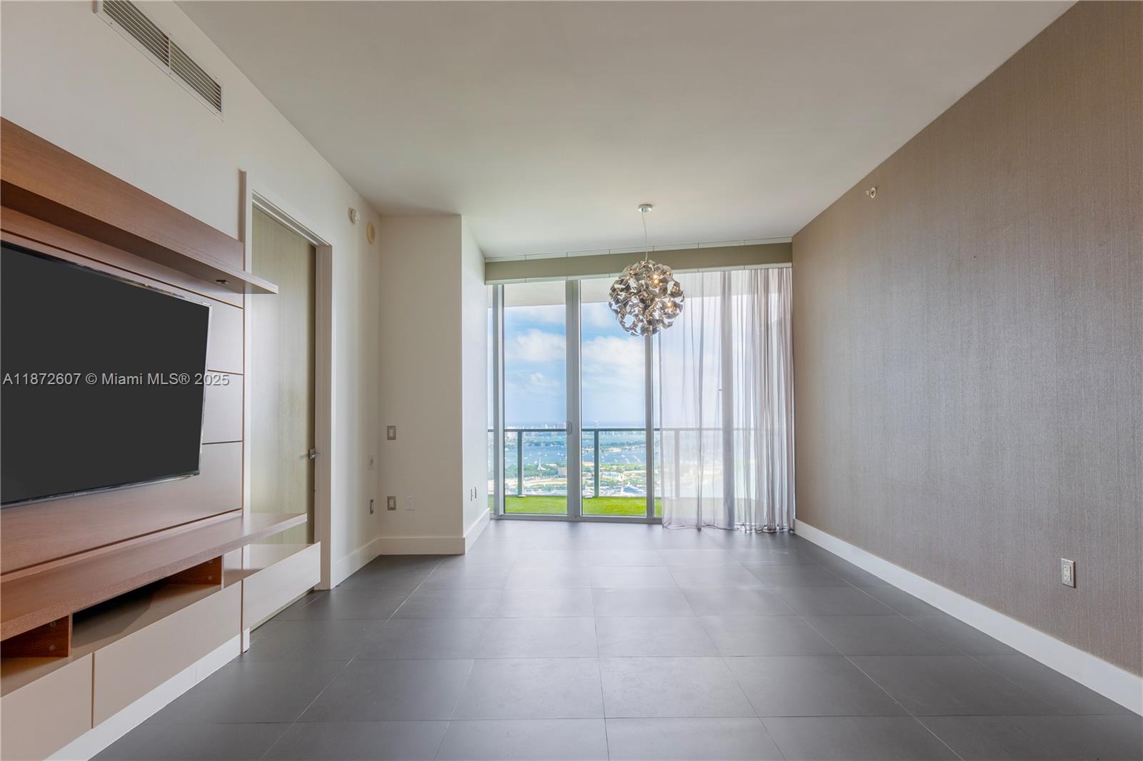 Ver detalles 4502 2 / 3 1557 sq. ft. $ 2025-09-04 0 foto