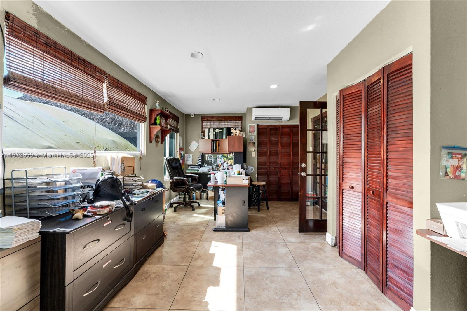 See details / sq. ft. $ 2025-09-04 0 Photo