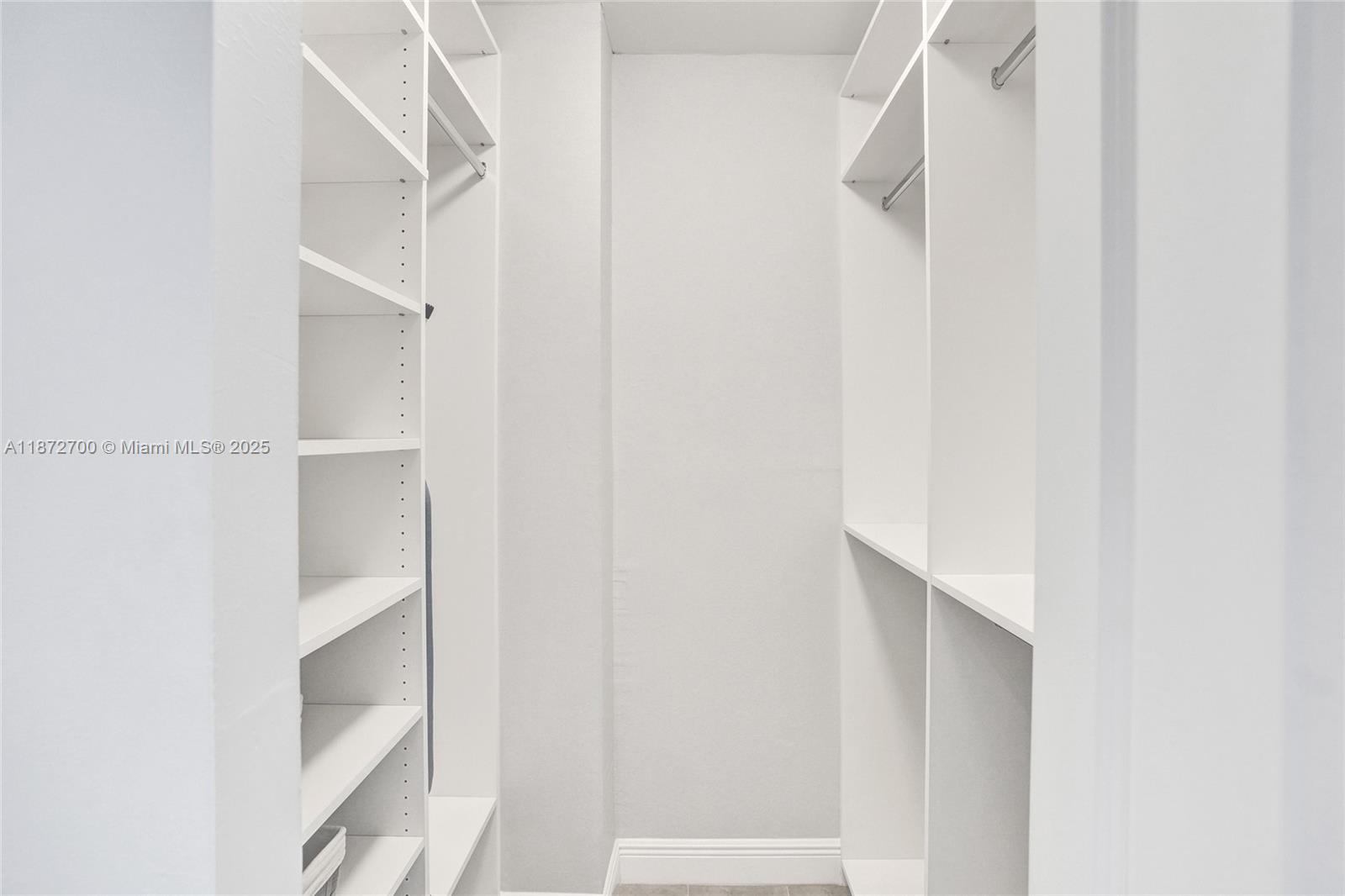 See details 1921 2 / 2 1350 sq. ft. $ 2025-09-04 0 Photo