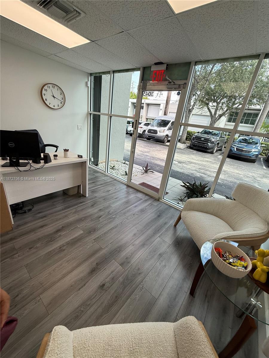 See details 3045 / sq. ft. $ 2025-09-04 0 Photo