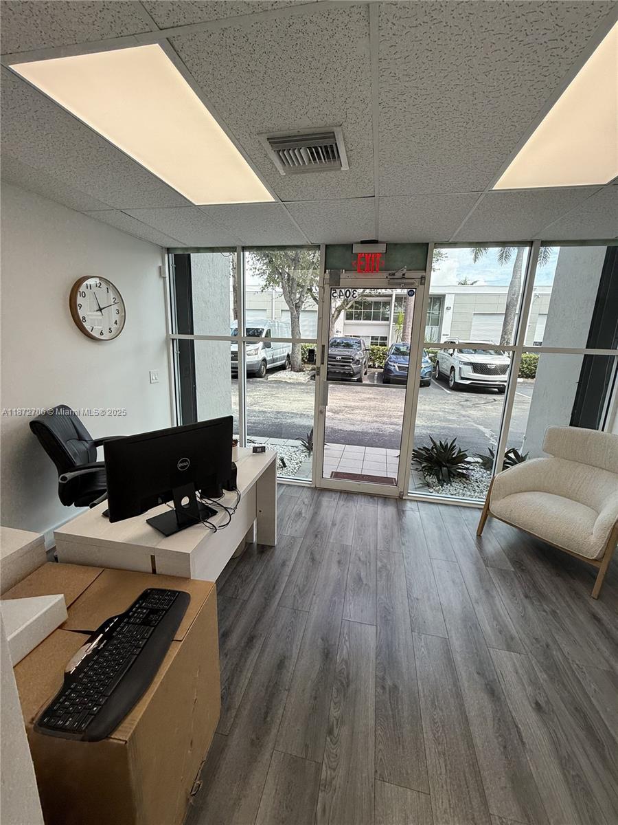 See details 3045 / sq. ft. $ 2025-09-04 0 Photo