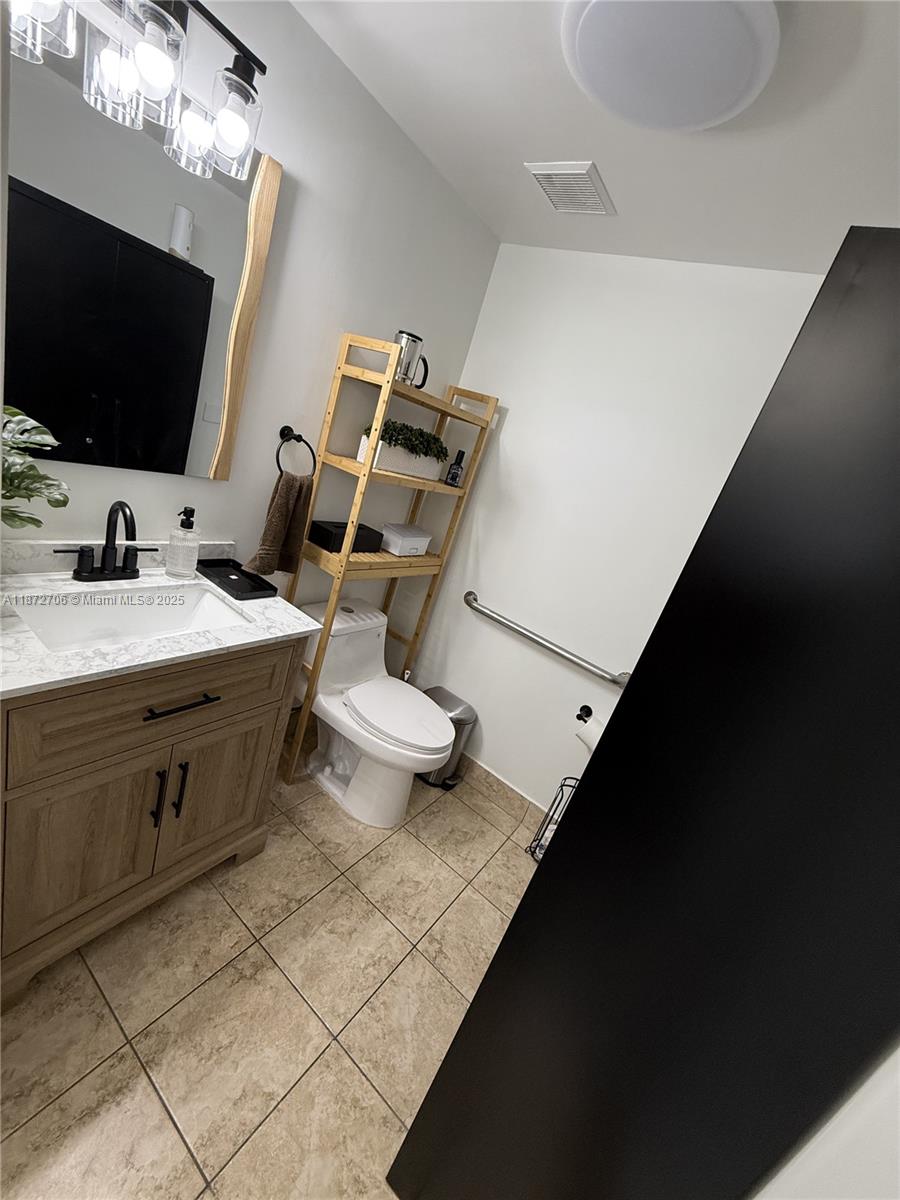 See details 3045 / sq. ft. $ 2025-09-04 0 Photo