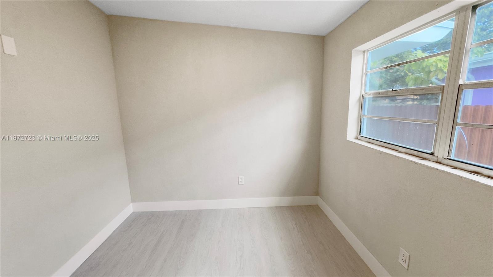 See details / 1080 sq. ft. $ 2025-09-04 0 Photo