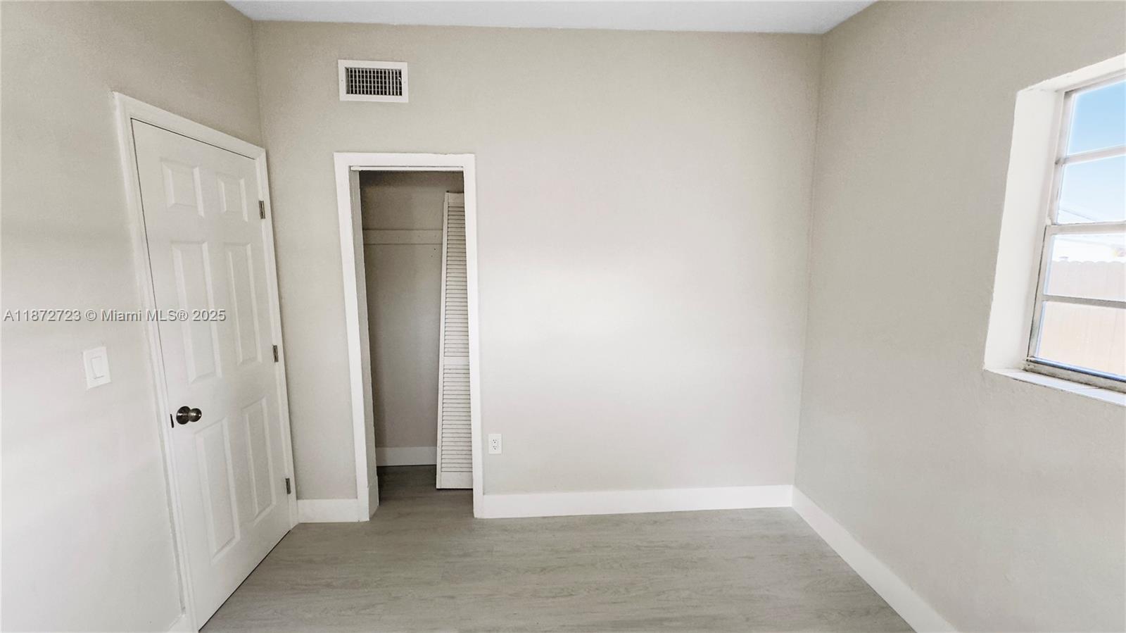 See details / 1080 sq. ft. $ 2025-09-04 0 Photo