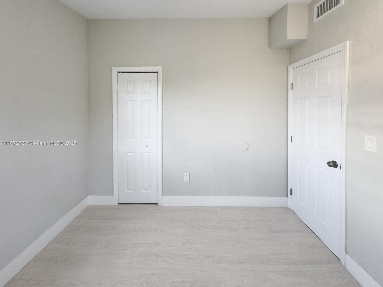See details / 1080 sq. ft. $ 2025-09-04 0 Photo