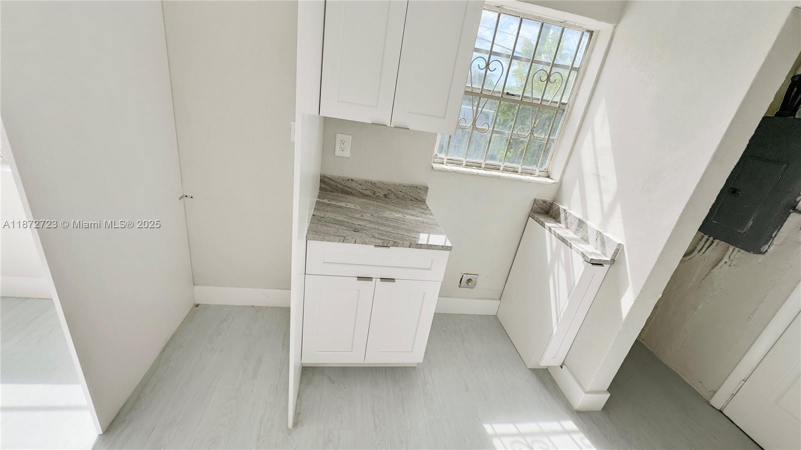 See details / 1080 sq. ft. $ 2025-09-04 0 Photo