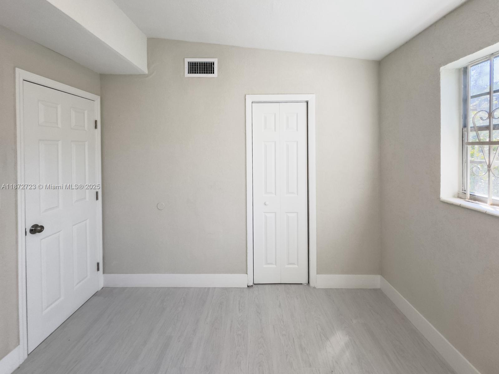 See details / 1080 sq. ft. $ 2025-09-04 0 Photo