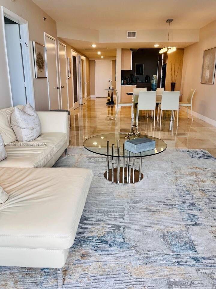 See details 3508 3 / 3 1571 sq. ft. $ 2025-09-04 0 Photo