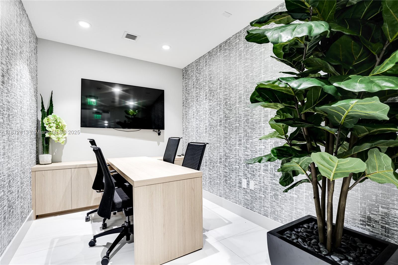 1405 2 / 3 1675 sq. ft. $ 2025-09-04 0 Photo