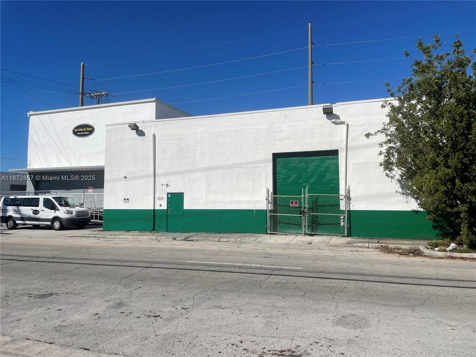 See details / sq. ft. $ 2025-09-06 0 Photo