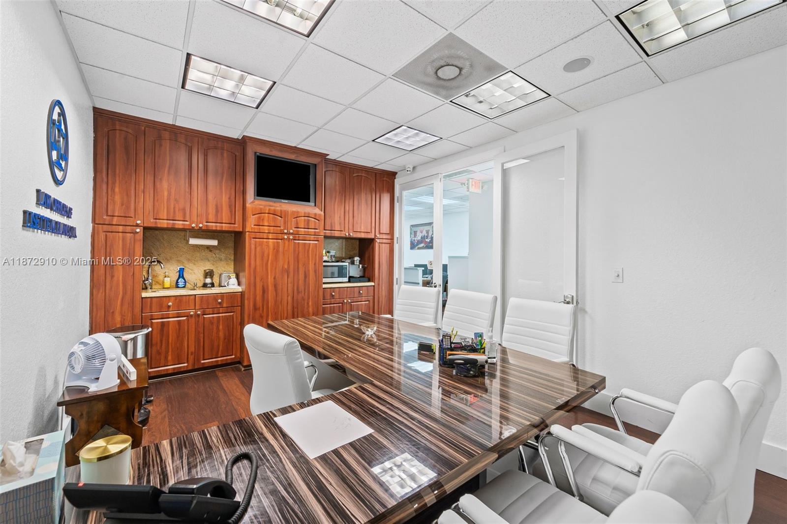 101  /   sq. ft. $ 2025-09-05 0 Photo