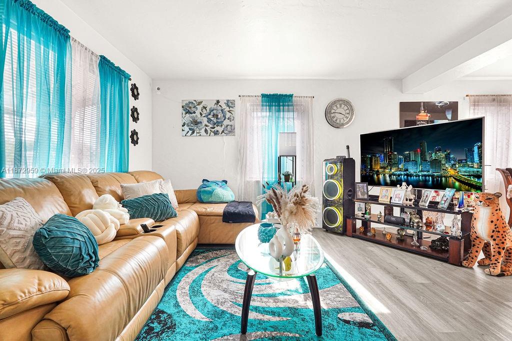 See details / 2415 sq. ft. $ 2025-09-05 0 Photo