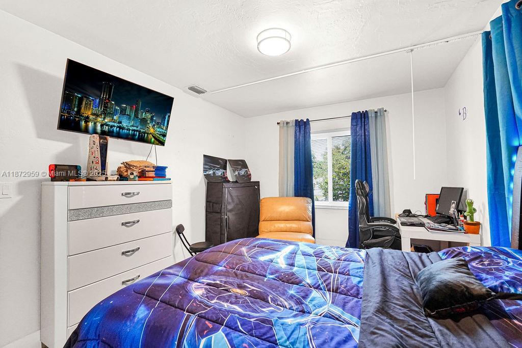 See details / 2415 sq. ft. $ 2025-09-05 0 Photo