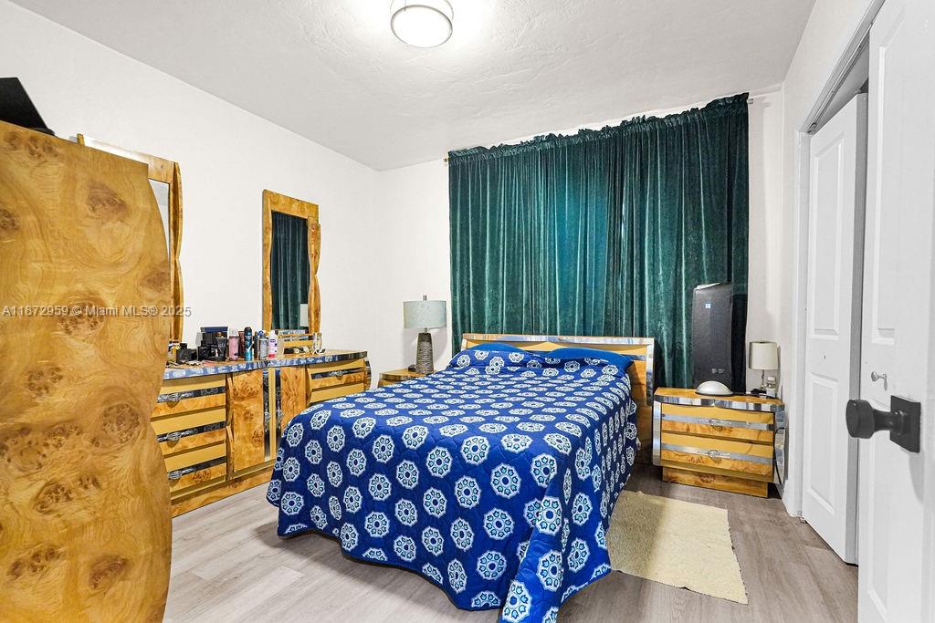 See details / 2415 sq. ft. $ 2025-09-05 0 Photo
