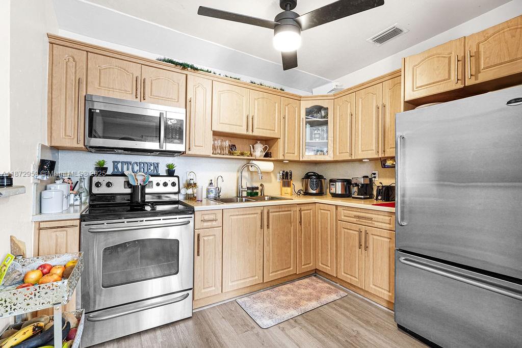See details / 2415 sq. ft. $ 2025-09-05 0 Photo
