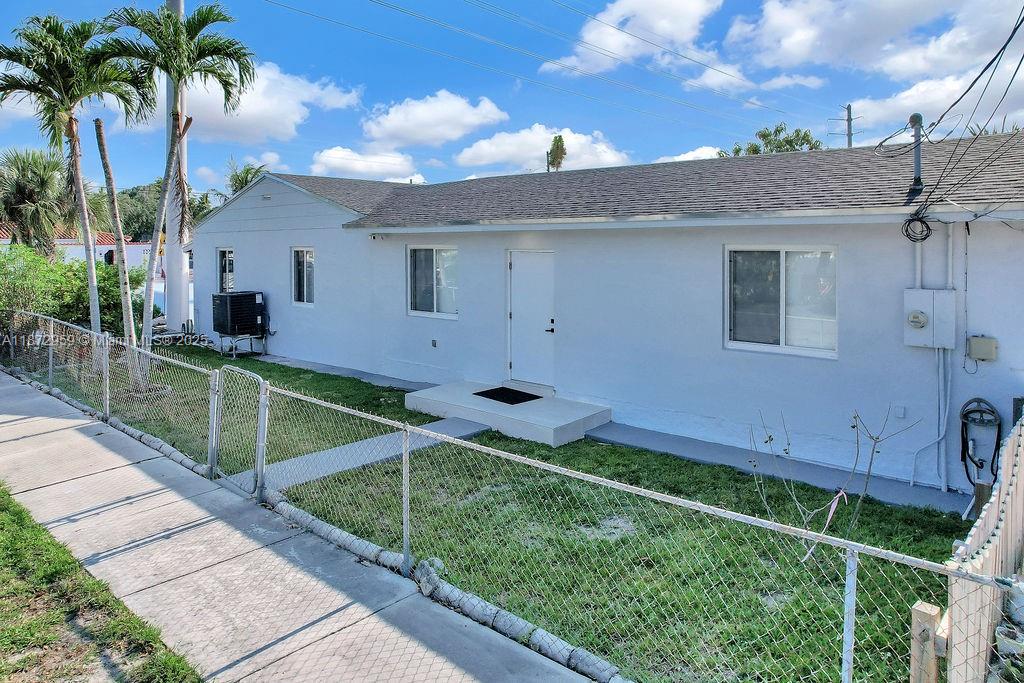See details / 2415 sq. ft. $ 2025-09-05 0 Photo