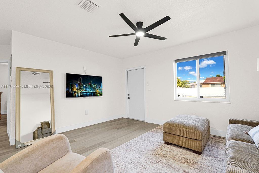 See details / 2415 sq. ft. $ 2025-09-05 0 Photo