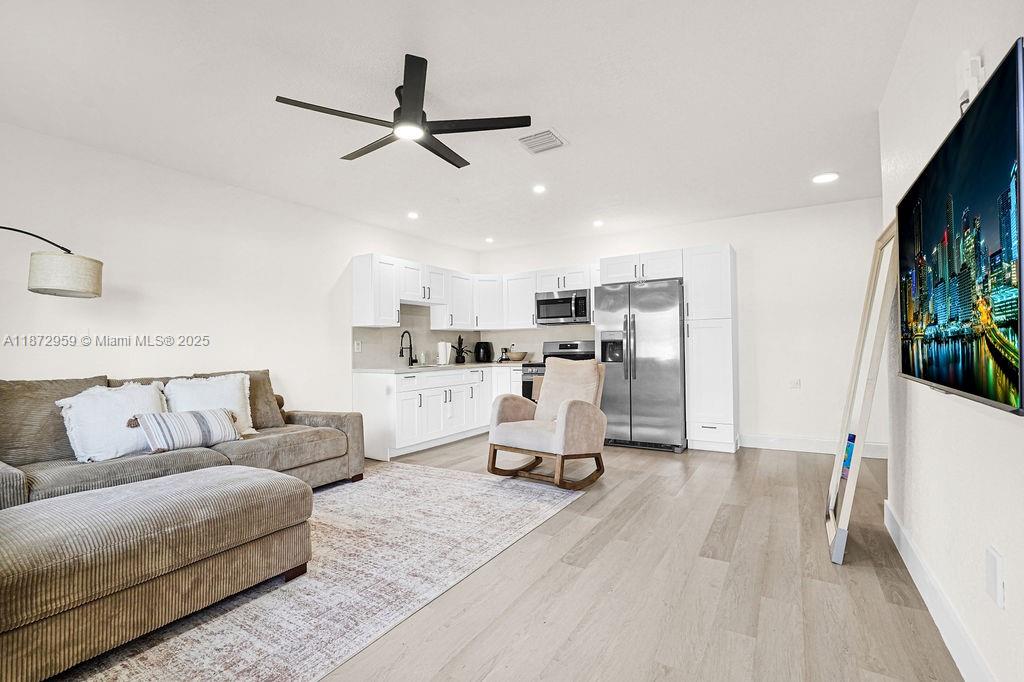 See details / 2415 sq. ft. $ 2025-09-05 0 Photo