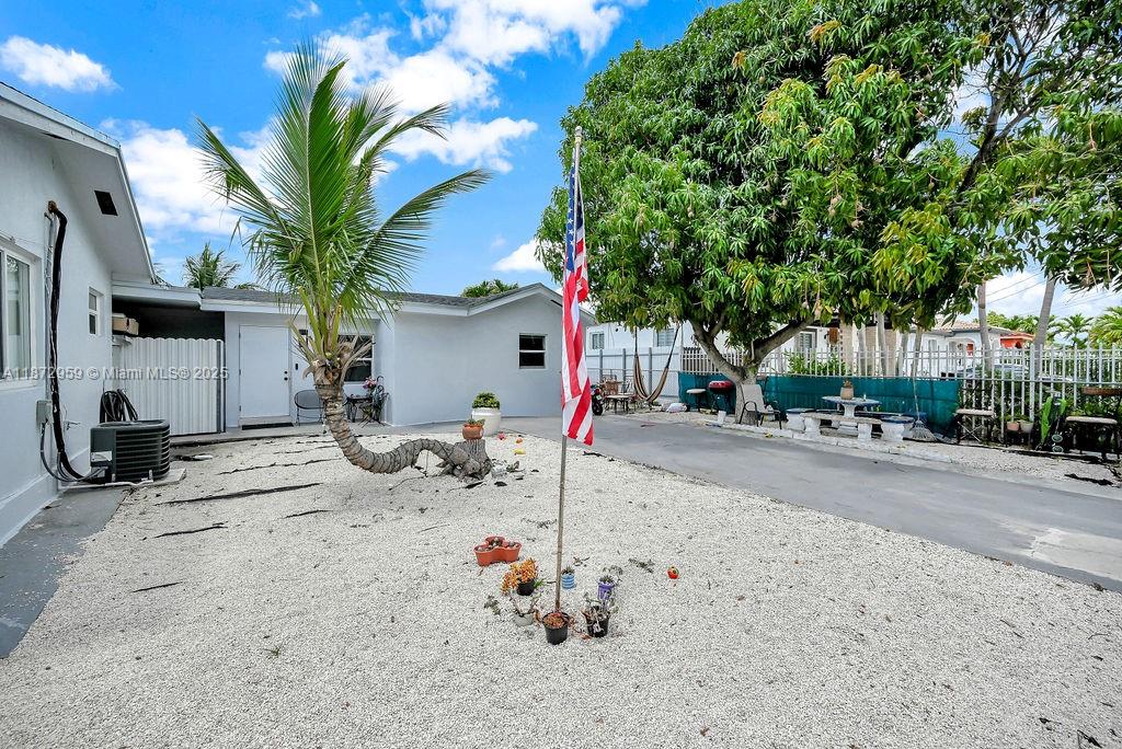 See details / 2415 sq. ft. $ 2025-09-05 0 Photo