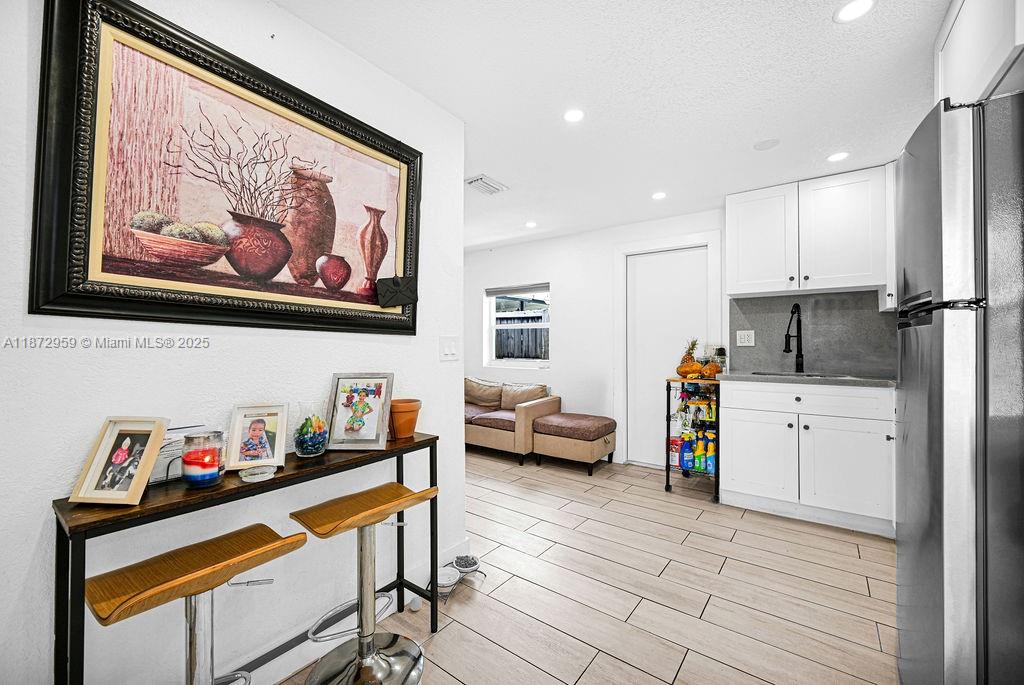 See details / 2415 sq. ft. $ 2025-09-05 0 Photo