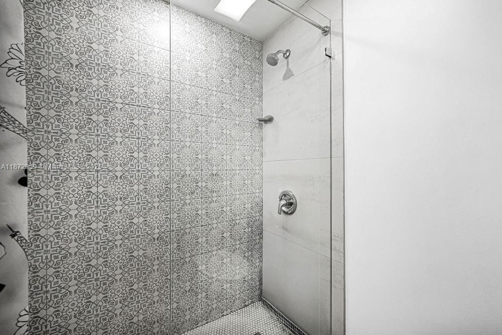 See details / 2415 sq. ft. $ 2025-09-05 0 Photo