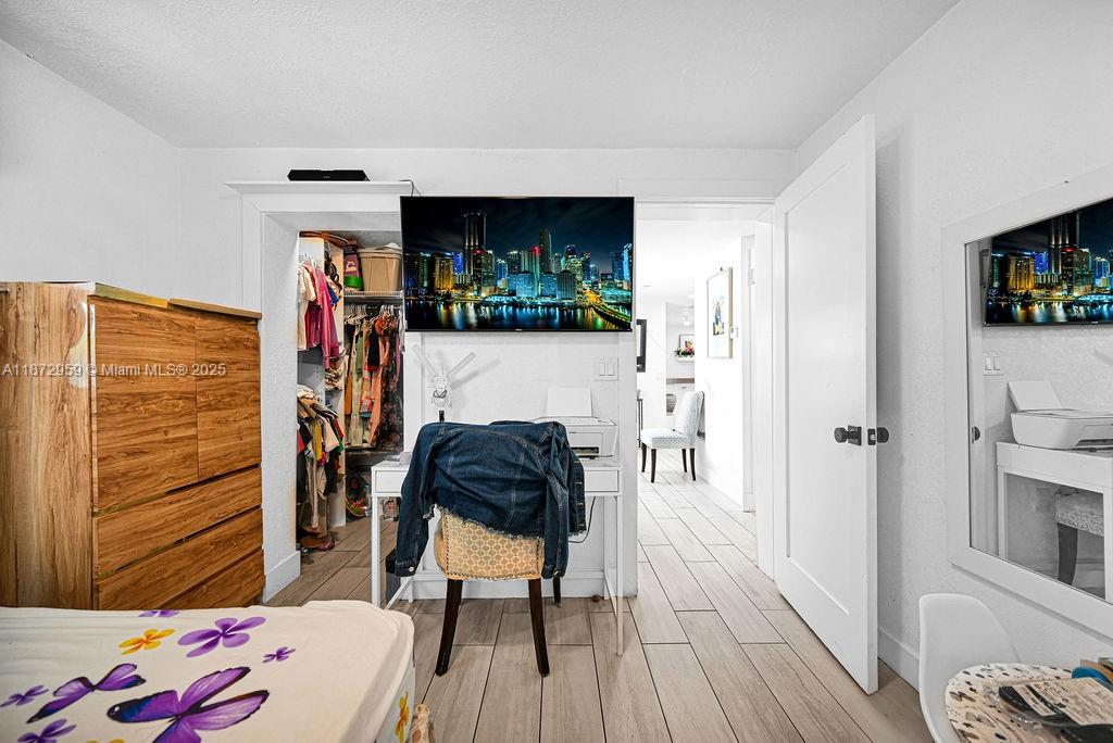 See details / 2415 sq. ft. $ 2025-09-05 0 Photo