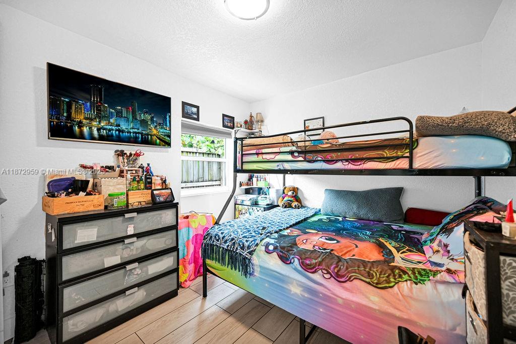 See details / 2415 sq. ft. $ 2025-09-05 0 Photo