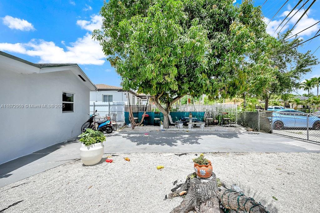 See details / 2415 sq. ft. $ 2025-09-05 0 Photo