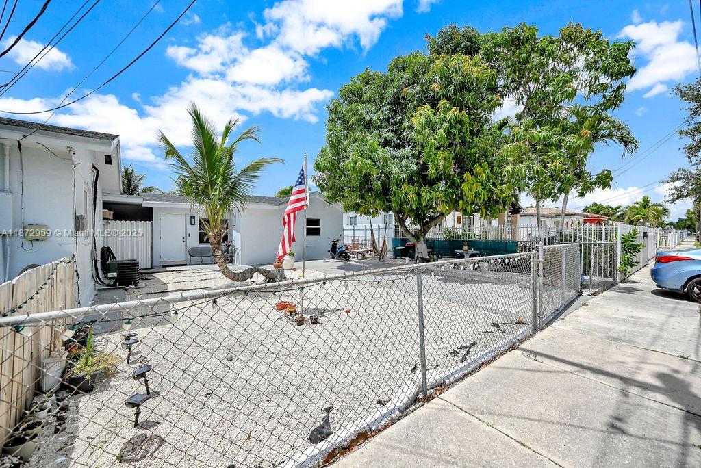 See details / 2415 sq. ft. $ 2025-09-05 0 Photo