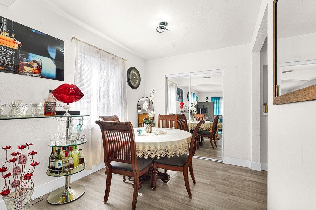 See details / 2415 sq. ft. $ 2025-09-05 0 Photo