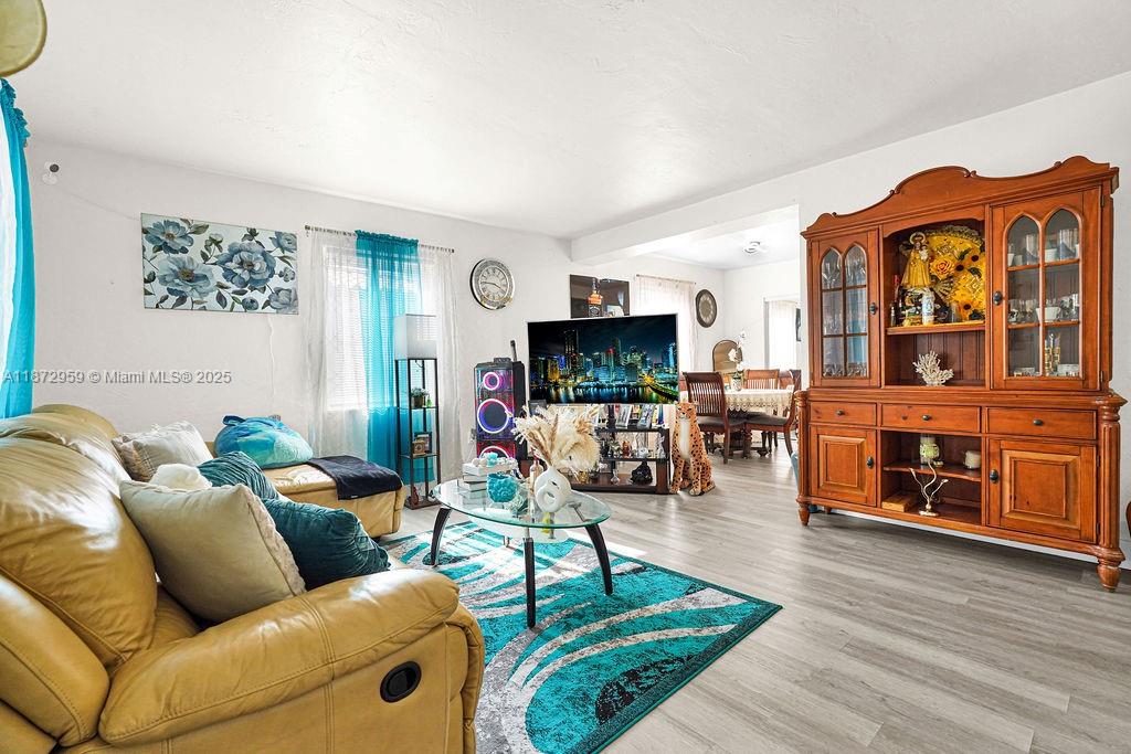 See details / 2415 sq. ft. $ 2025-09-05 0 Photo