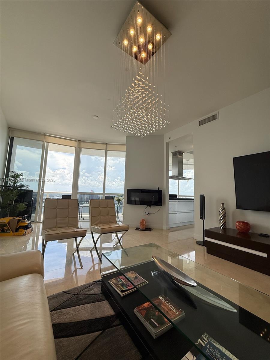 4001 2 / 3 1649 sq. ft. $ 2025-09-05 0 foto