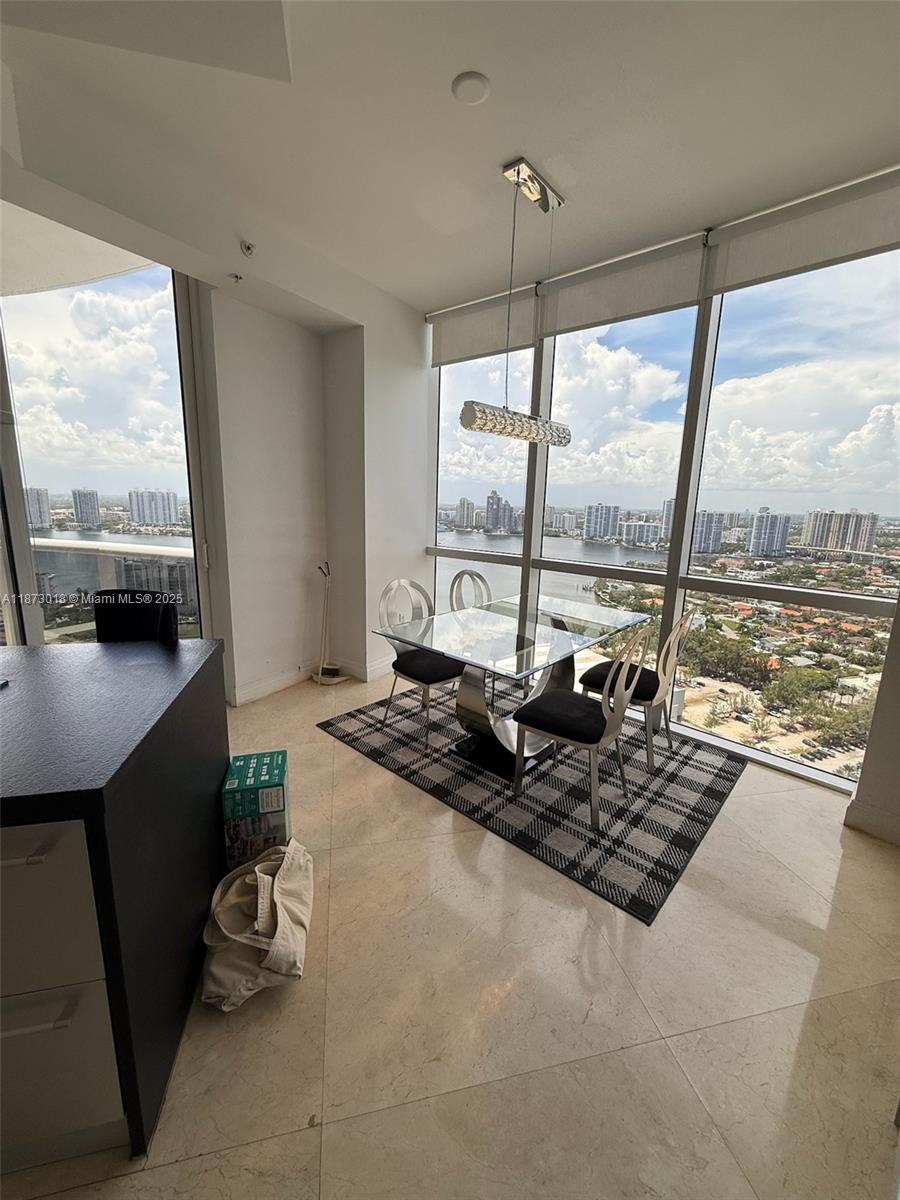 4001 2 / 3 1649 sq. ft. $ 2025-09-05 0 foto