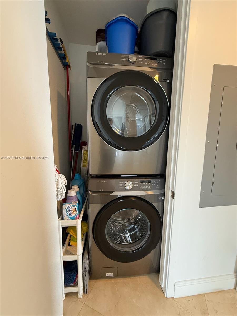 4001 2 / 3 1649 sq. ft. $ 2025-09-05 0 foto