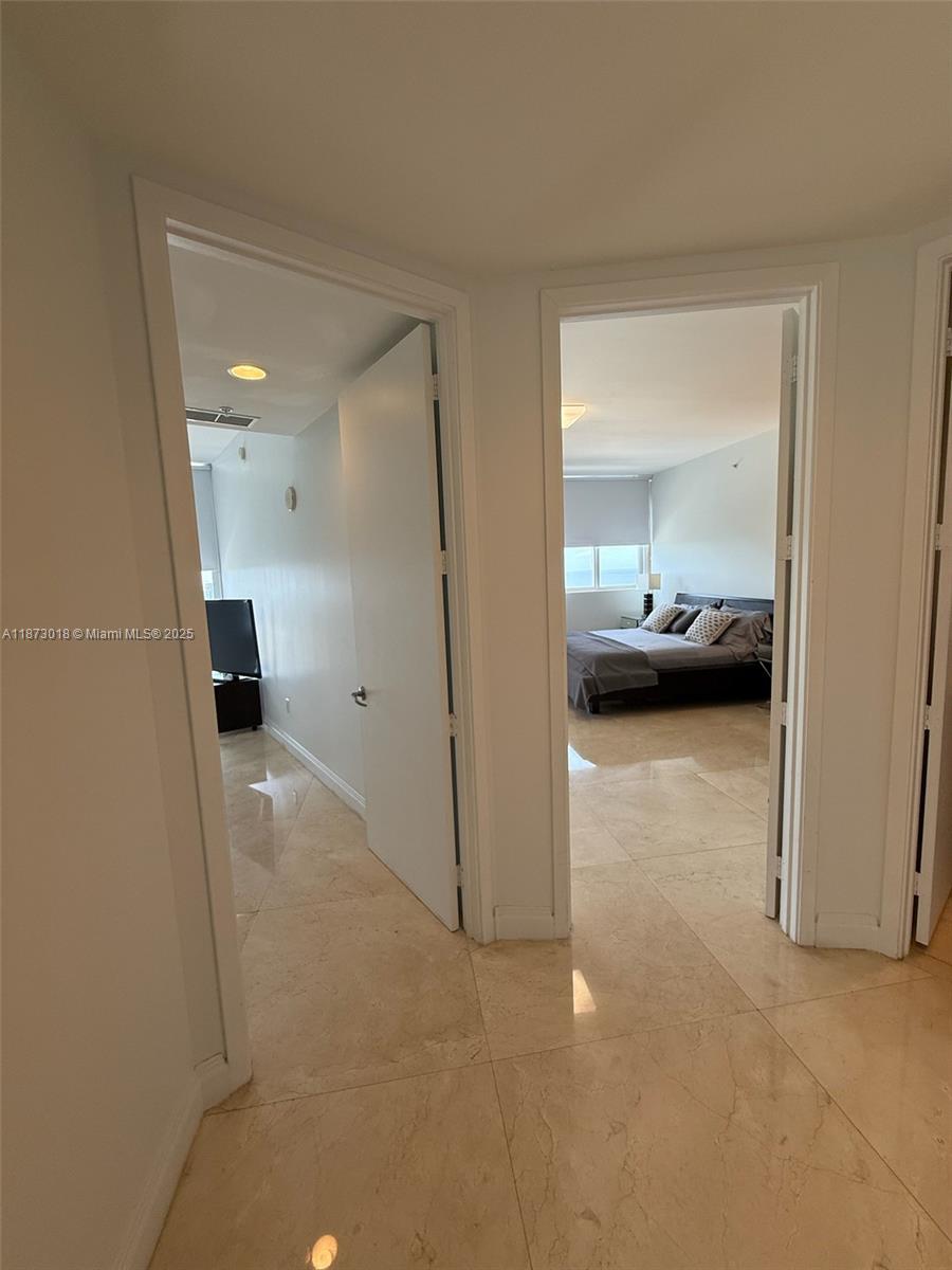 4001 2 / 3 1649 sq. ft. $ 2025-09-05 0 foto