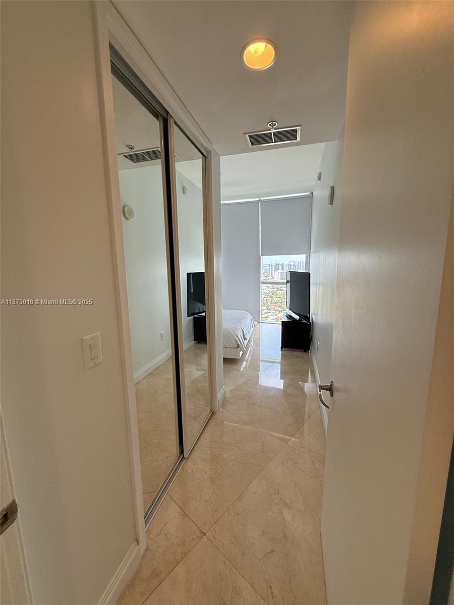 4001 2 / 3 1649 sq. ft. $ 2025-09-05 0 foto