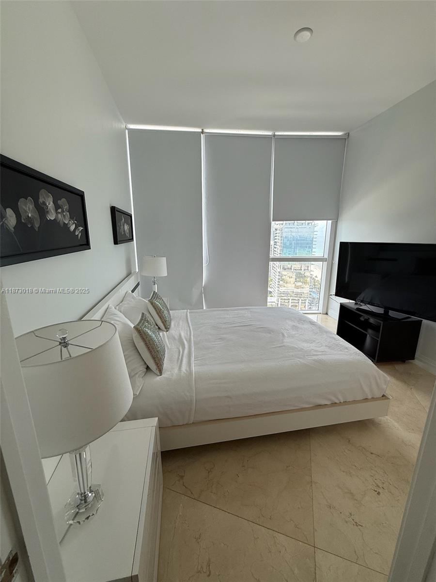 4001 2 / 3 1649 sq. ft. $ 2025-09-05 0 foto