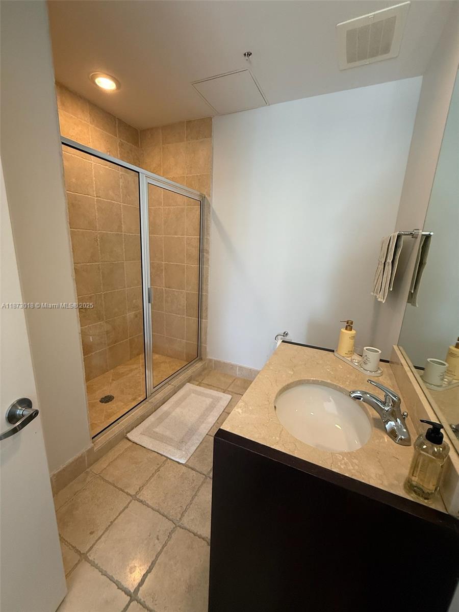 4001 2 / 3 1649 sq. ft. $ 2025-09-05 0 foto